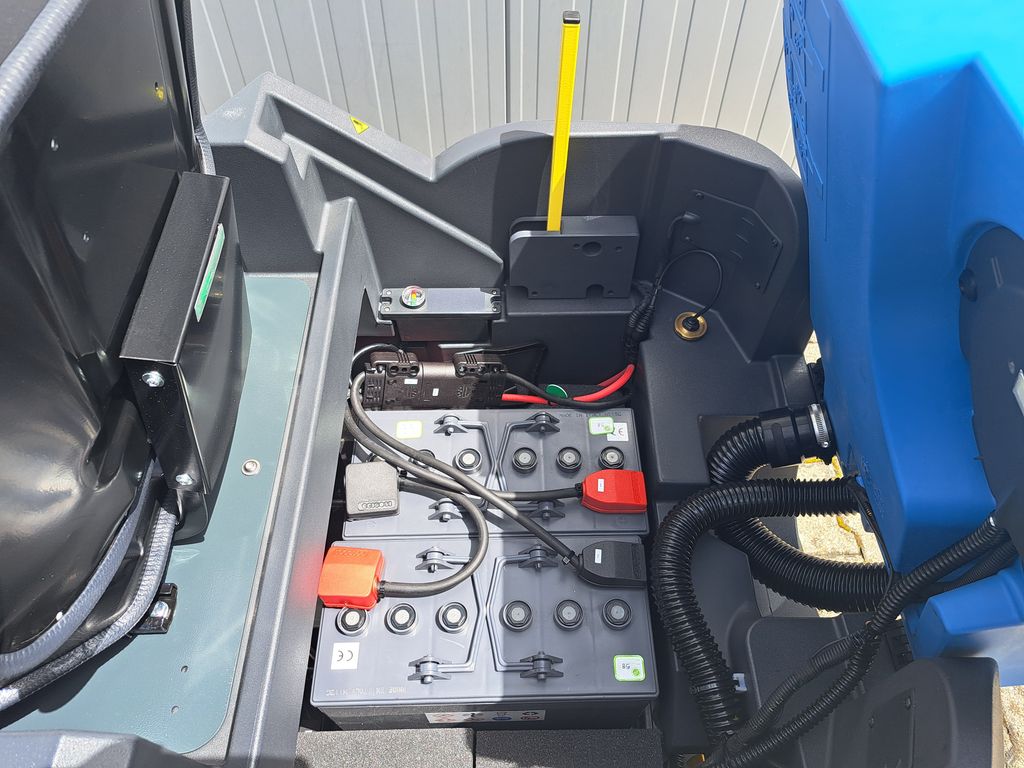 Aufsitz-Scheuersaugmaschine Tomcat MMG Cylindrical PLUS Tomcat MMG Cylindrical PLUS